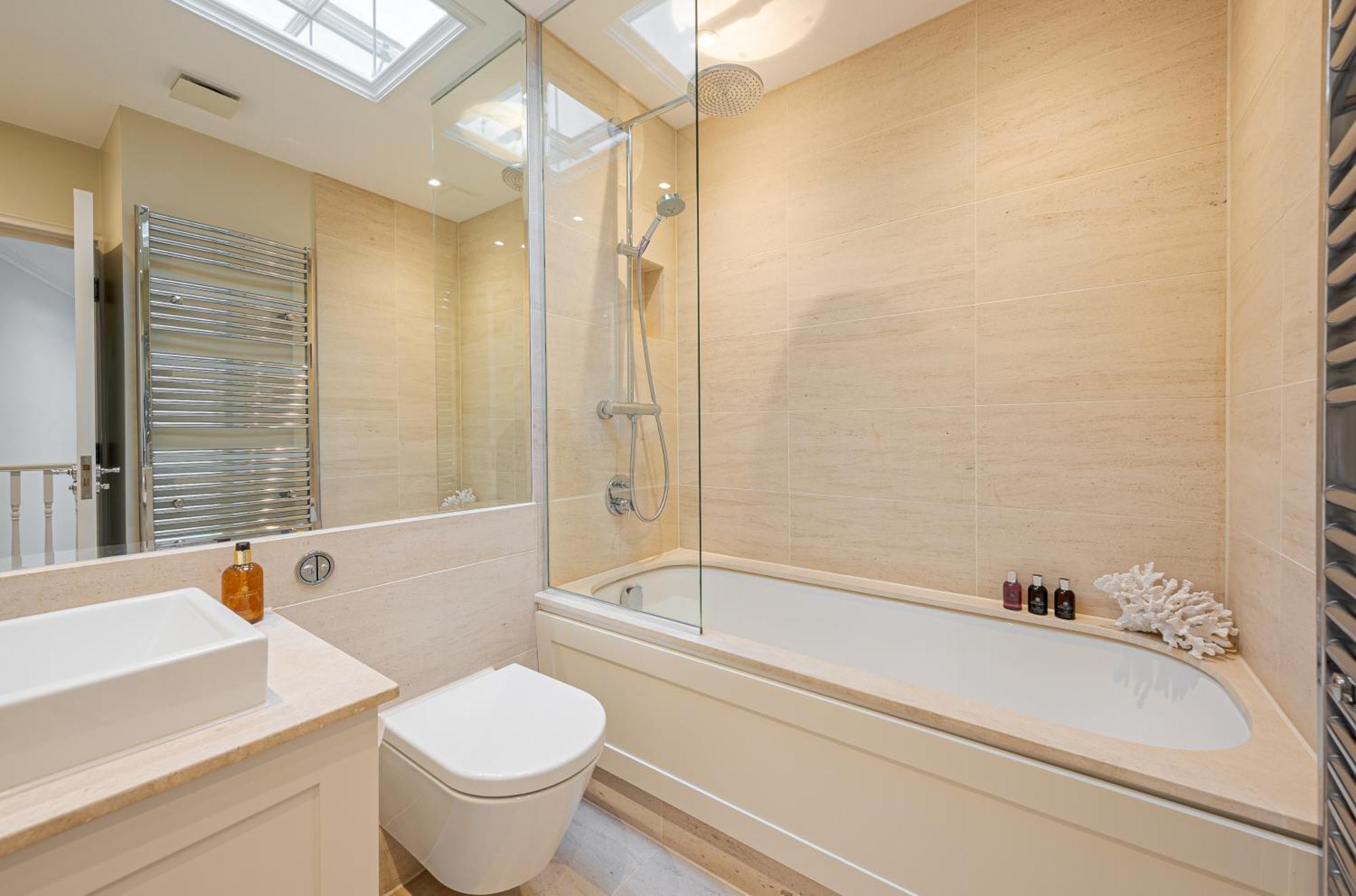 Modern 3 Bedroom Luxury House With Garage In Central Londra Dış mekan fotoğraf